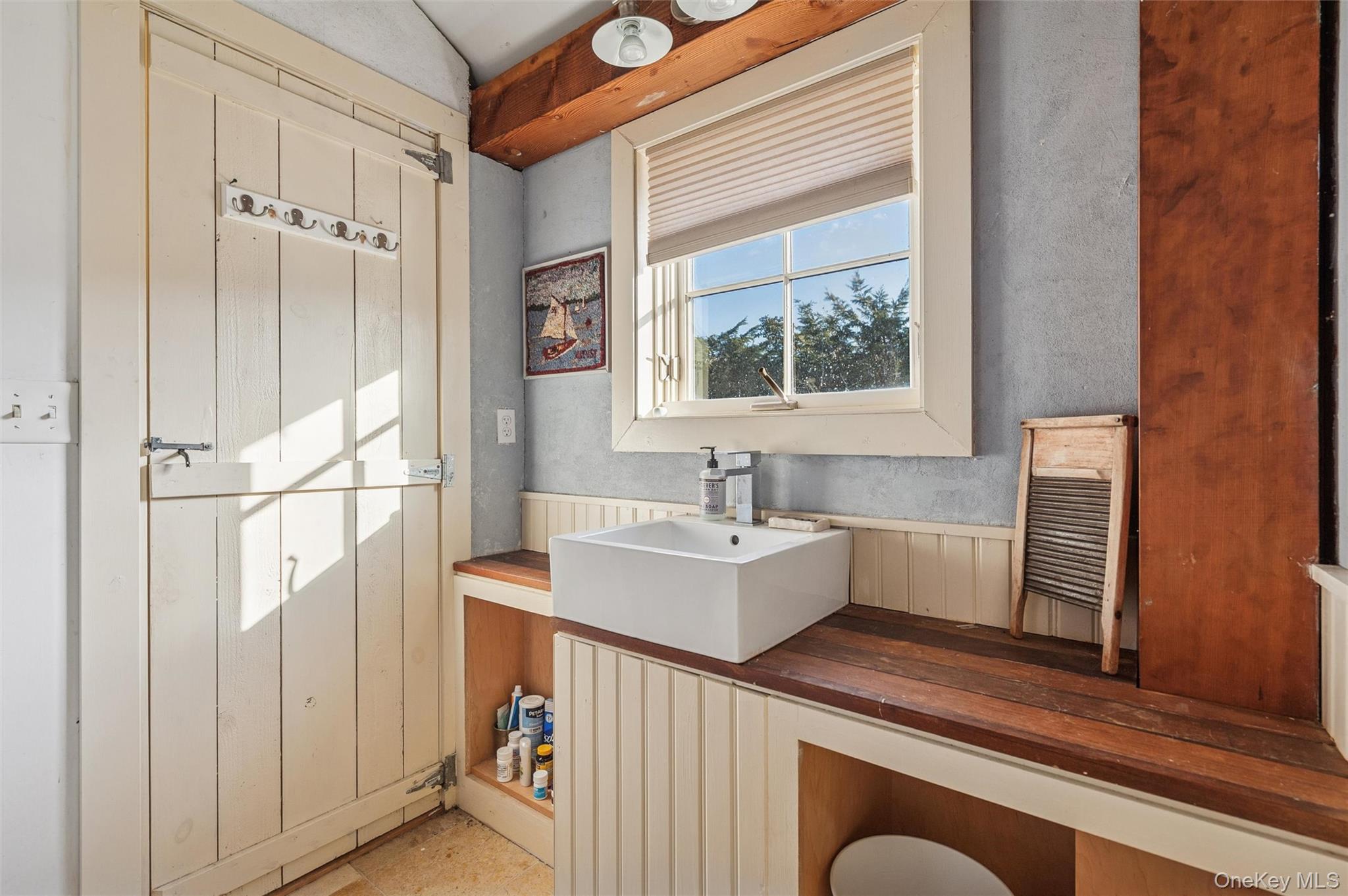 #13 photo, 7 Jagger Lane, सफ़ोक काउंटी Westhampton , NY 11977