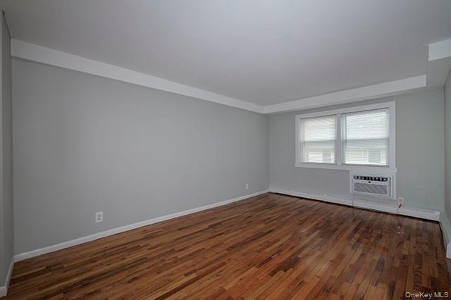 #4 photo, 985 Oceanfront Street, Long Beach , NY 11561