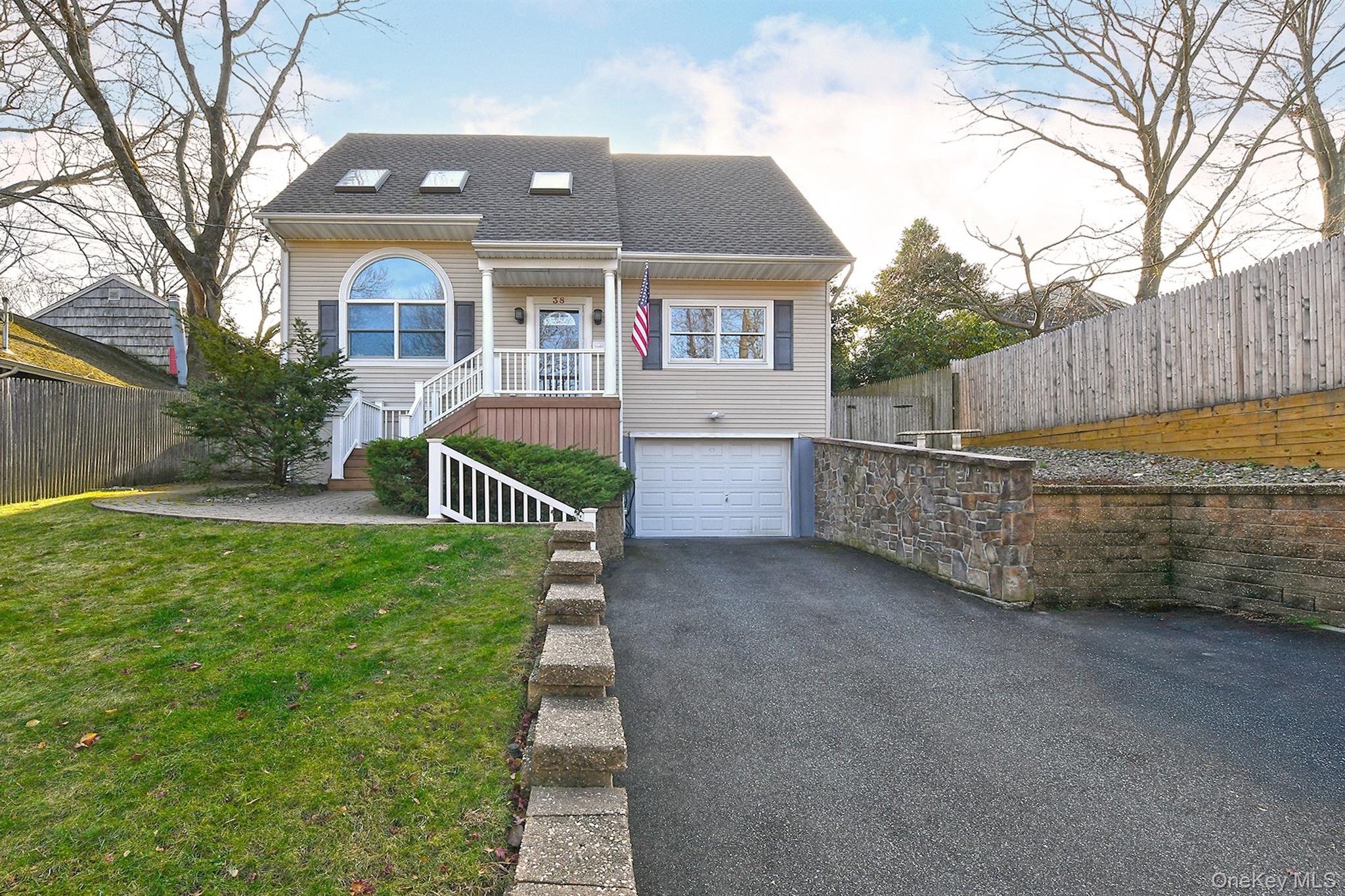 #2 photo, 38 Soundcrest Avenue, מחוז סאפוק Northport , NY 11768