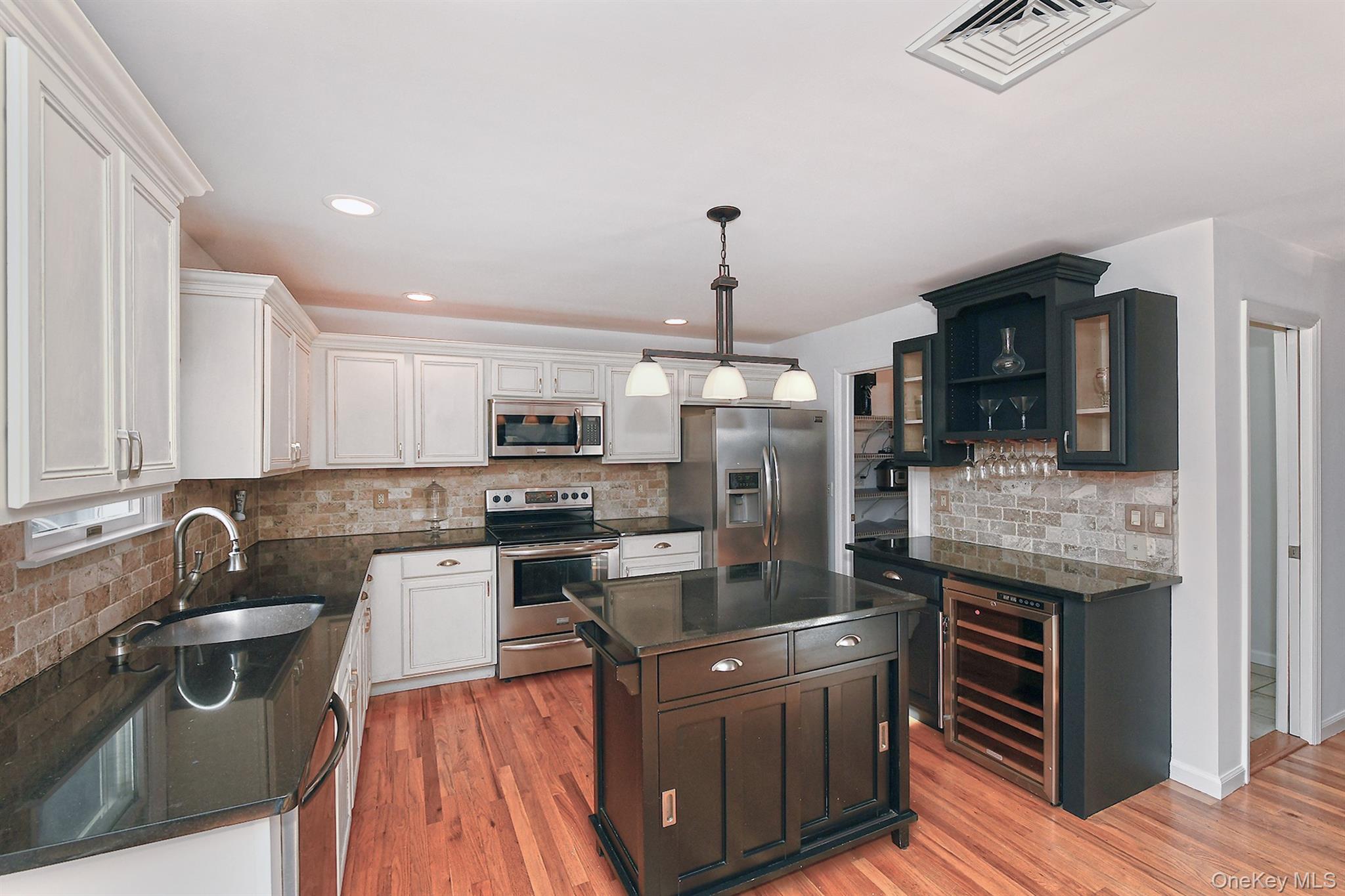 #6 photo, 38 Soundcrest Avenue, מחוז סאפוק Northport , NY 11768