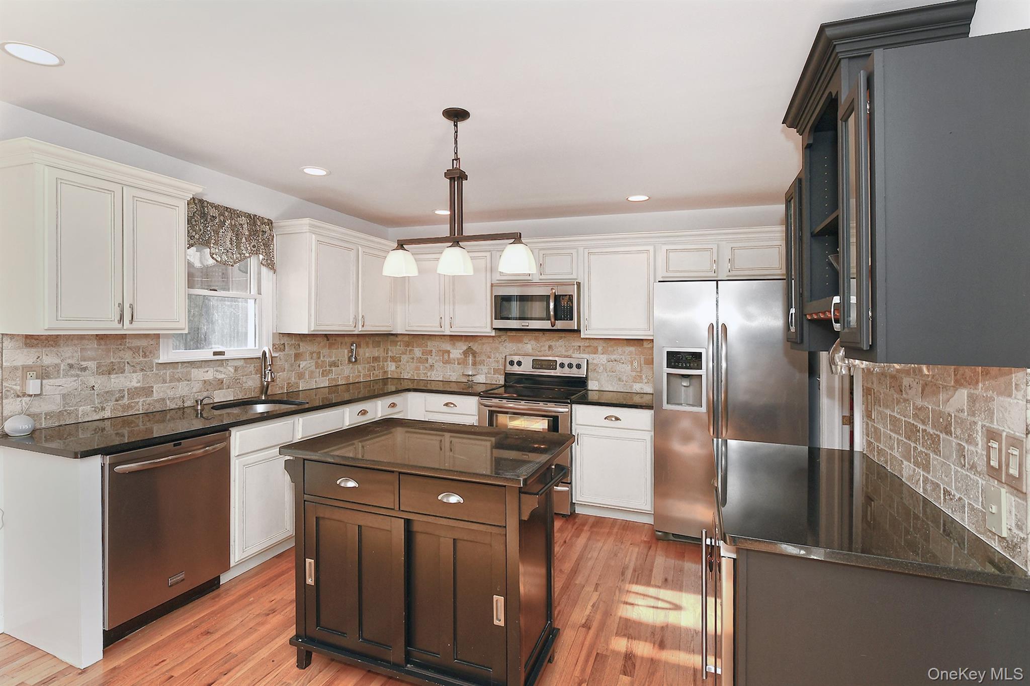 #7 photo, 38 Soundcrest Avenue, מחוז סאפוק Northport , NY 11768