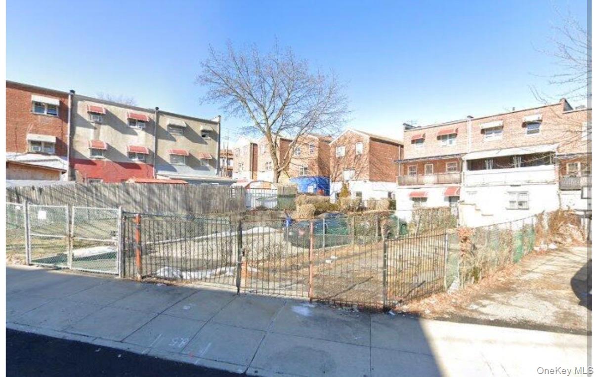 #2 photo, 1717 Sexton Place, Bronx , NY 10469
