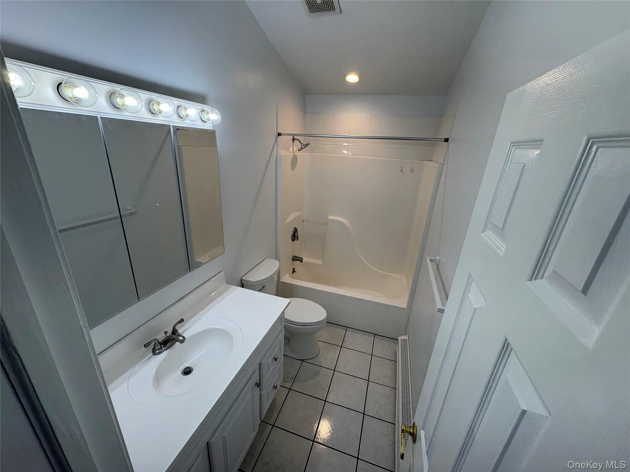 #5 photo, 10 Matsunaye Drive, Medford , NY 11763