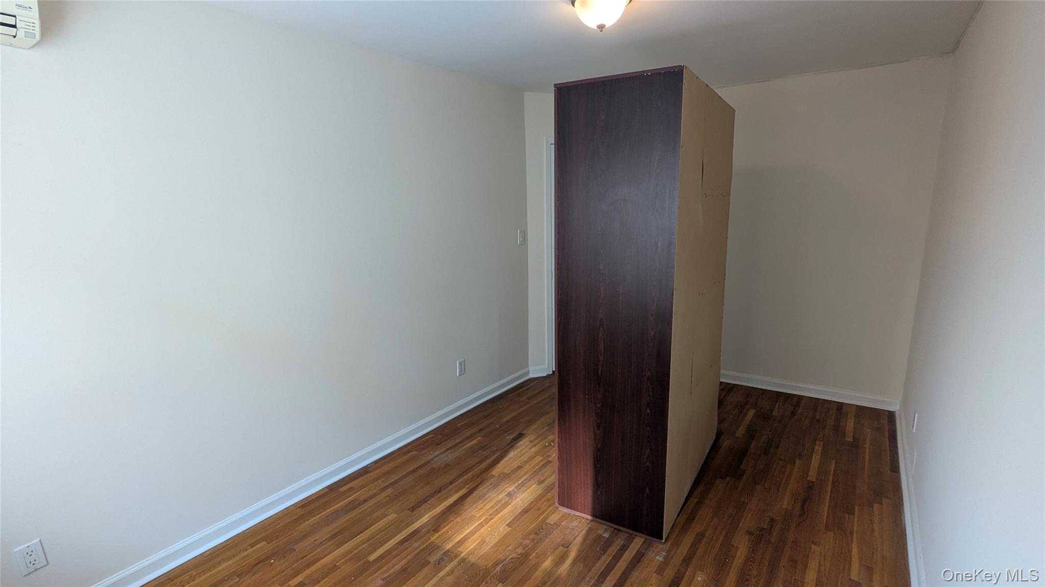 #20 photo, 99-47 62 Road, कुईंस Flushing , NY 11374