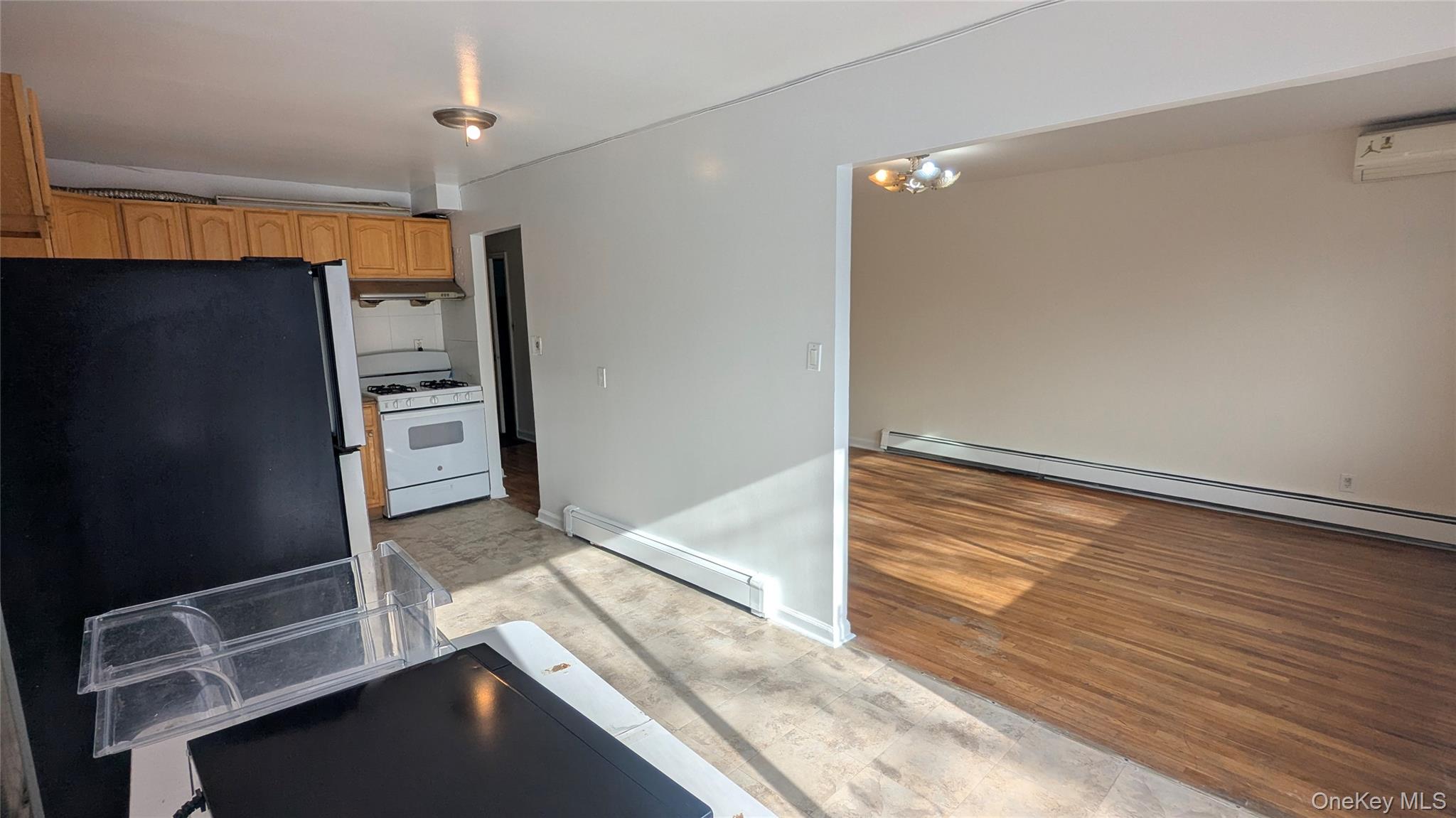 #8 photo, 99-47 62 Road, कुईंस Flushing , NY 11374