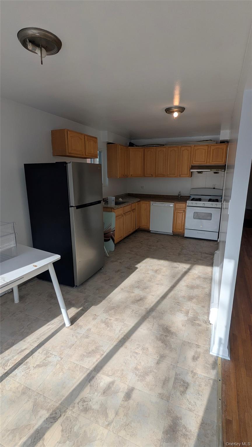 #9 photo, 99-47 62 Road, कुईंस Flushing , NY 11374