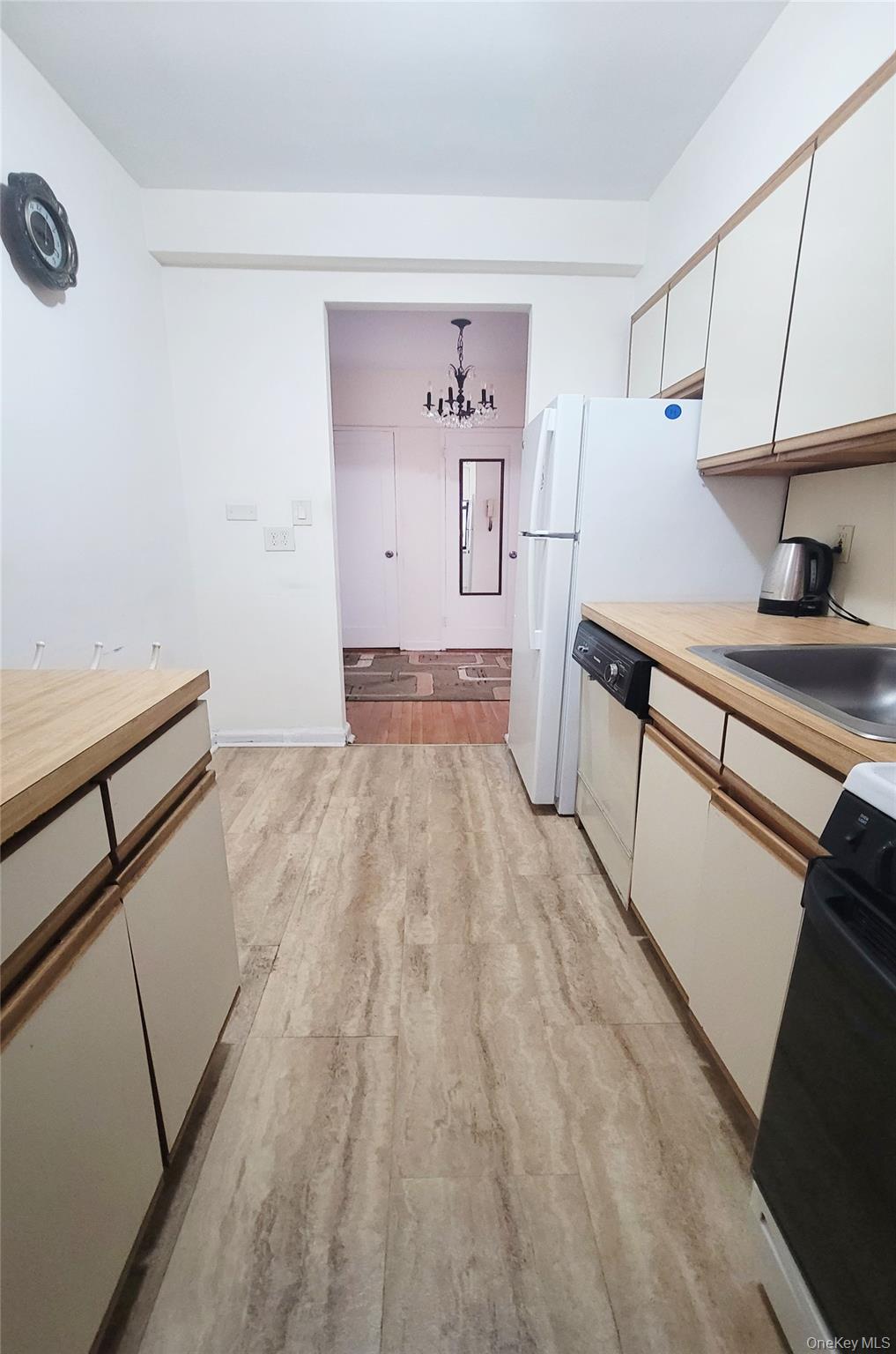 #5 photo, 99-63 66Ave, कुईंस Rego Park , NY 11374