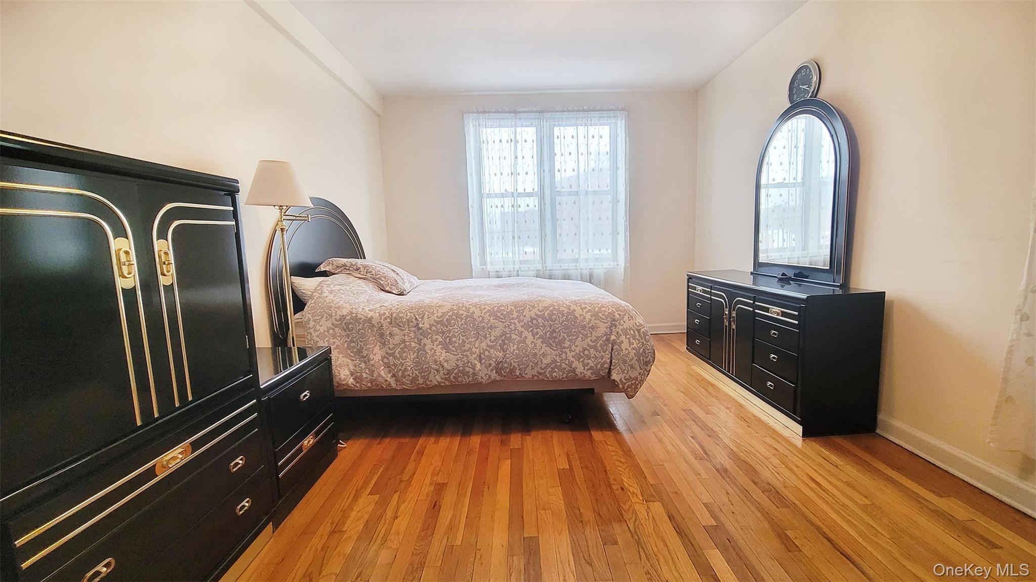 #7 photo, 99-63 66Ave, कुईंस Rego Park , NY 11374