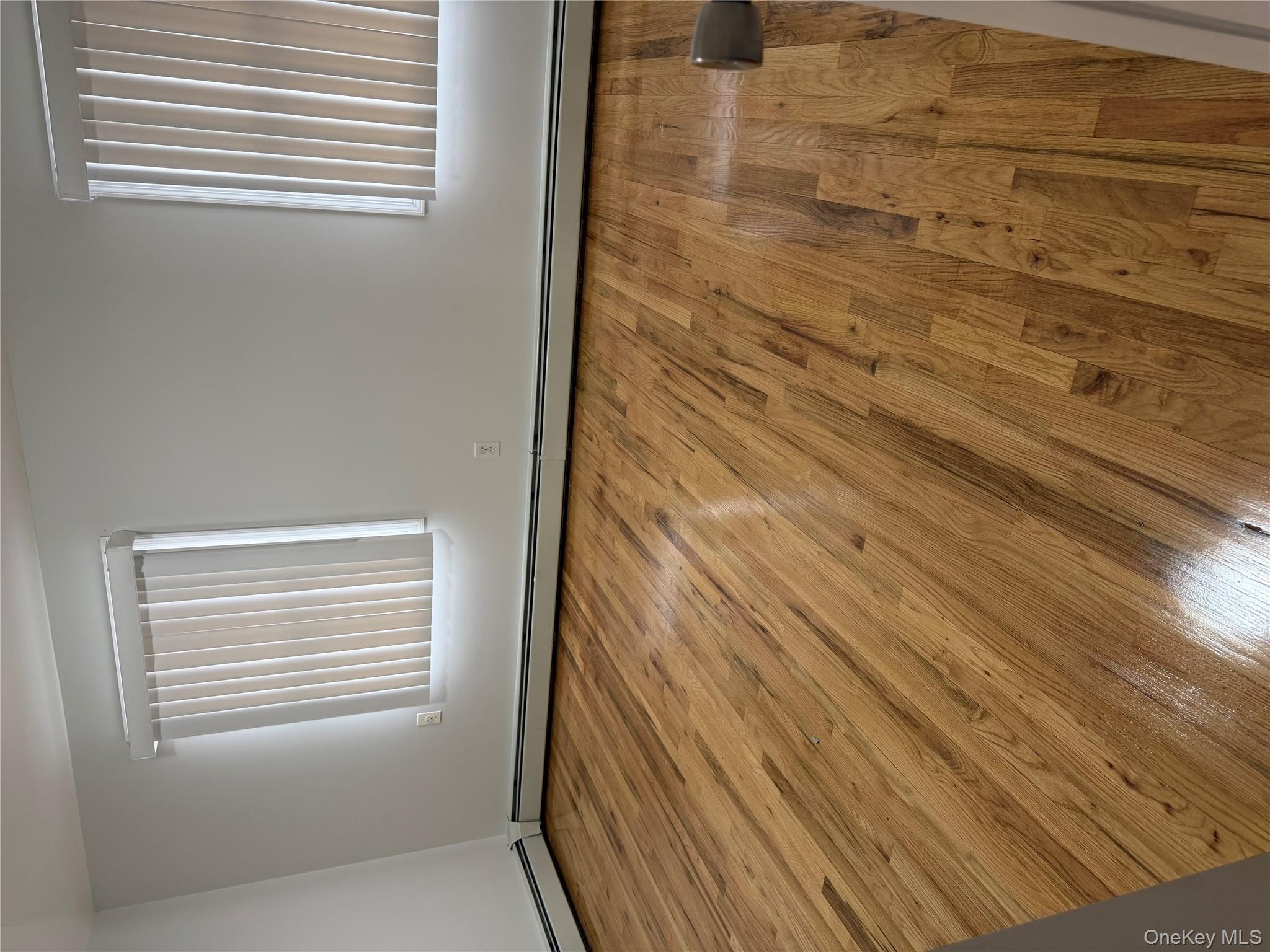 #4 photo, 22118 91st Road, क्वीन्स गाँव Queens Village , NY 11428