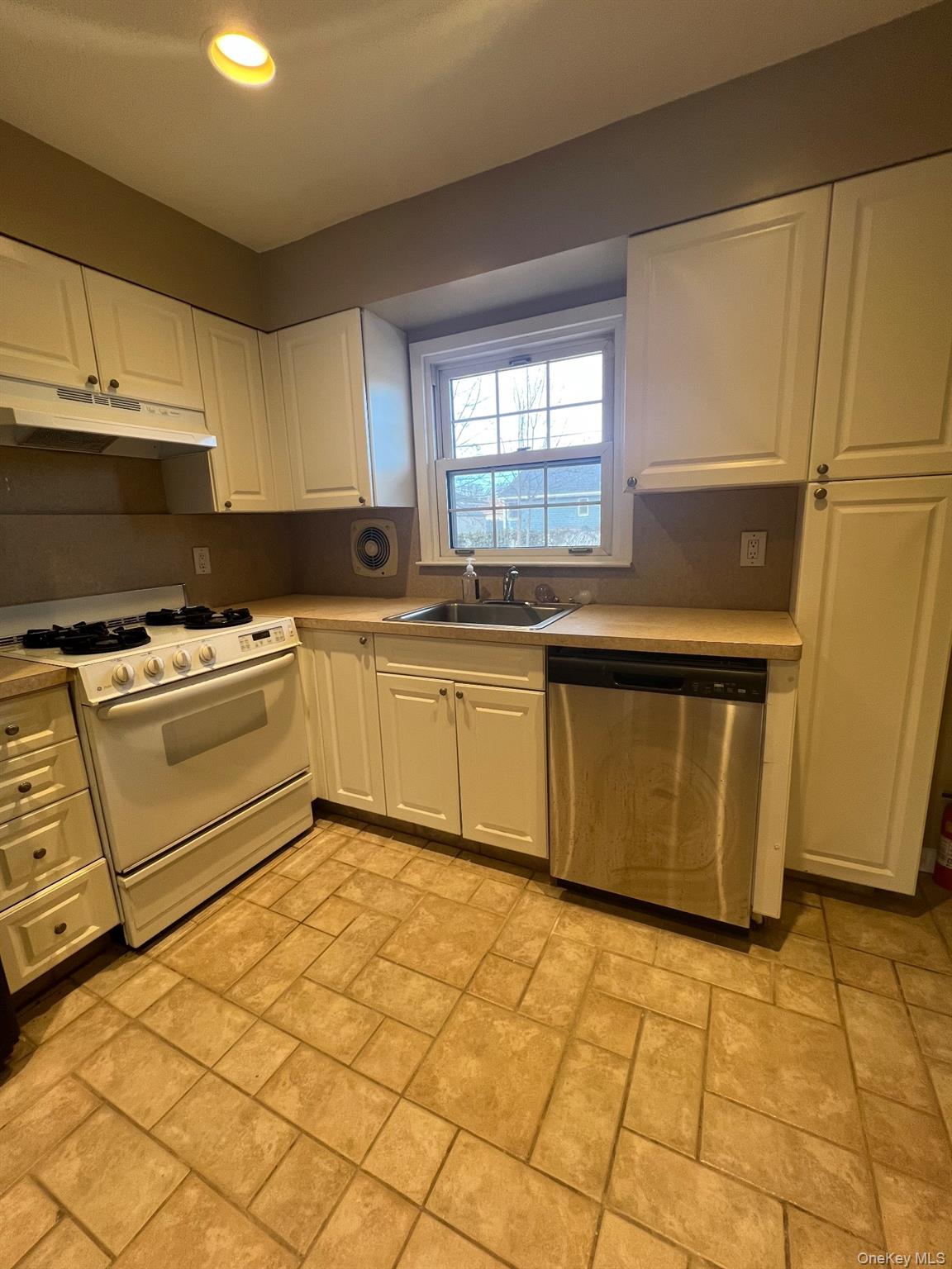 #7 photo, 243 Lee Avenue, Hicksville , NY 11801