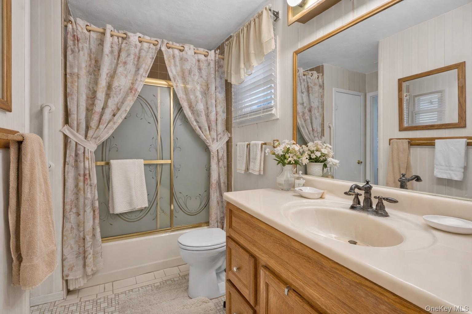 #11 photo, 4069 Express Drive, מחוז סאפוק Ronkonkoma , NY 11779