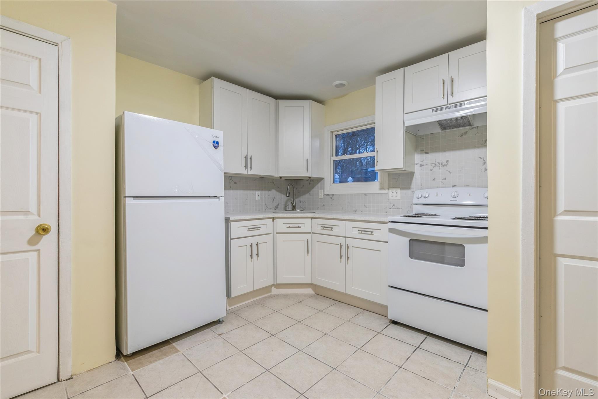 #13 photo, 86 Stuyvesant Avenue, सफ़ोक काउंटी Mastic , NY 11950