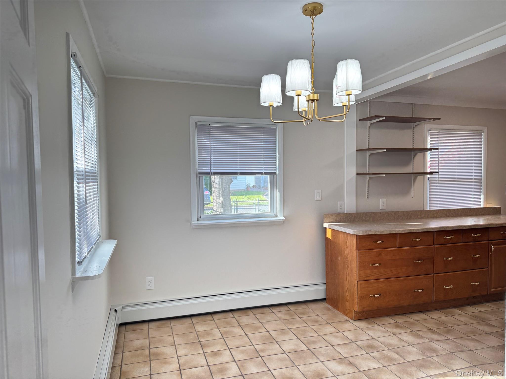 #11 photo, 129 Spring Lane, Нассау ‖ Levittown , NY 11756