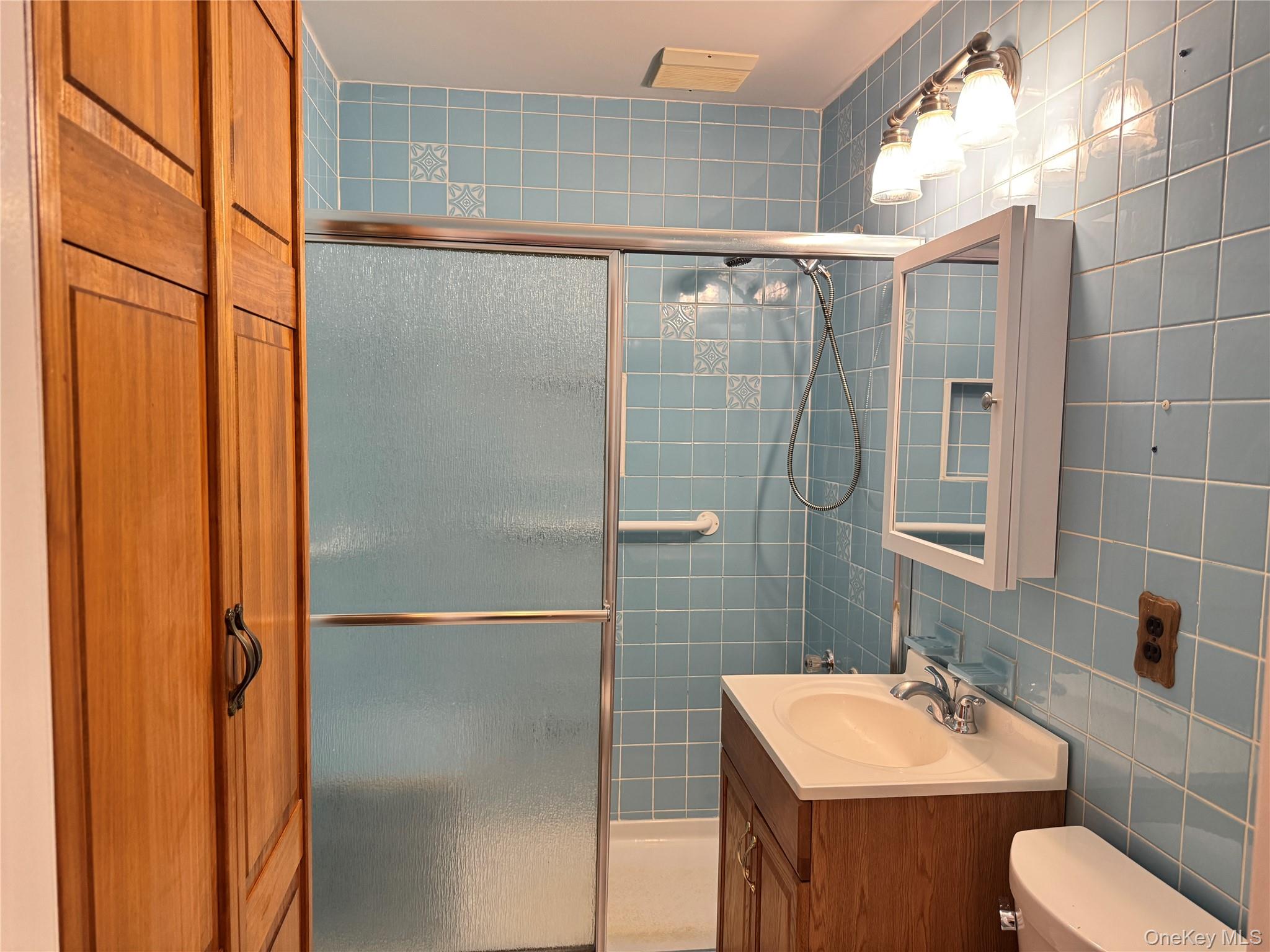 #13 photo, 129 Spring Lane, Нассау ‖ Levittown , NY 11756