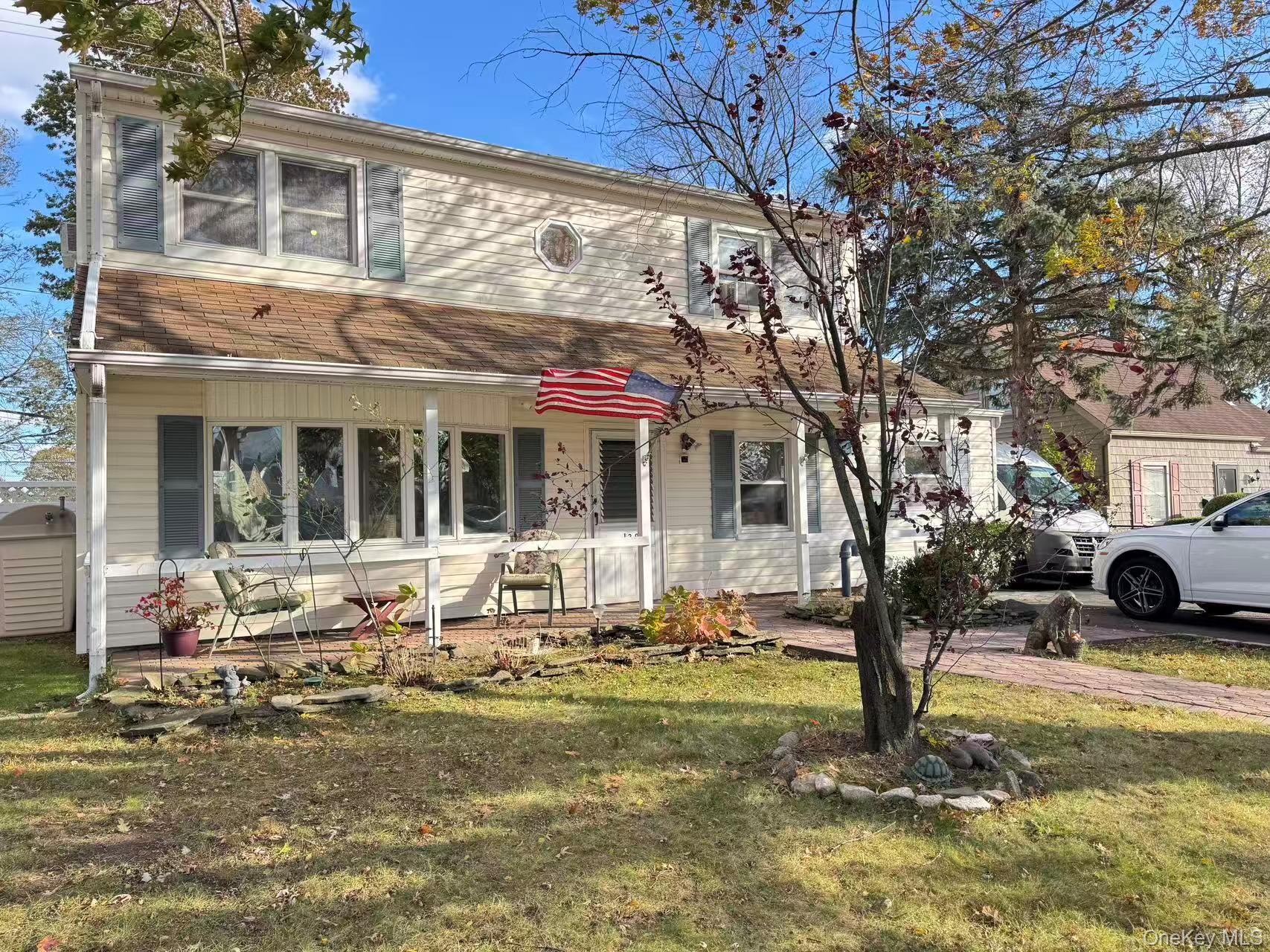 #2 photo, 129 Spring Lane, Нассау ‖ Levittown , NY 11756