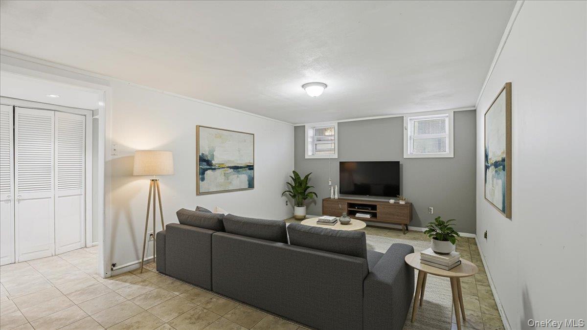 #18 photo, 54-09 80th Street, कुईंस Elmhurst , NY 11373