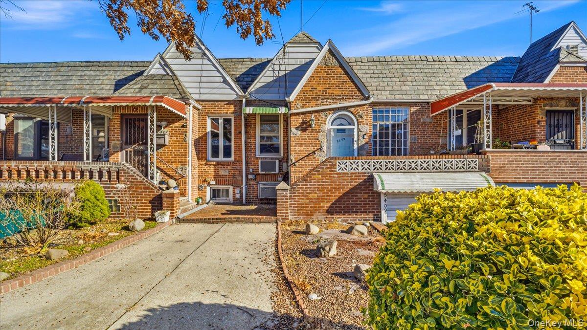 #2 photo, 54-09 80th Street, कुईंस Elmhurst , NY 11373