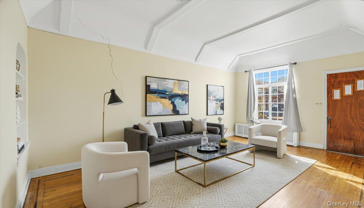 #4 photo, 54-09 80th Street, कुईंस Elmhurst , NY 11373