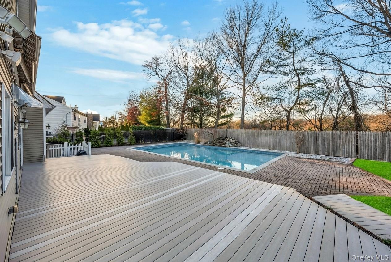 #12 photo, 1 Crystal Court, सफ़ोक काउंटी Smithtown , NY 11787