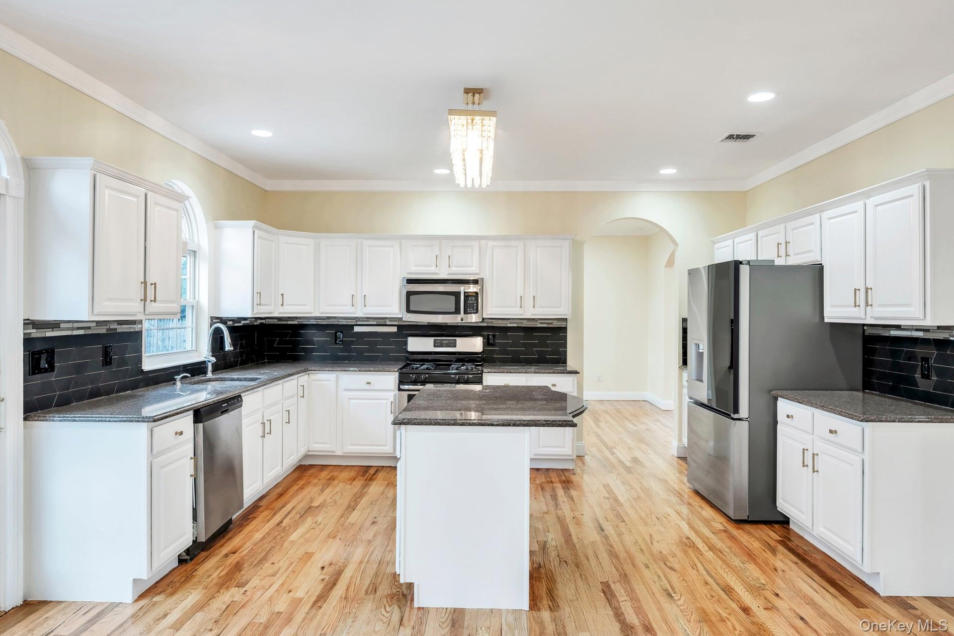 #16 photo, 1 Crystal Court, सफ़ोक काउंटी Smithtown , NY 11787