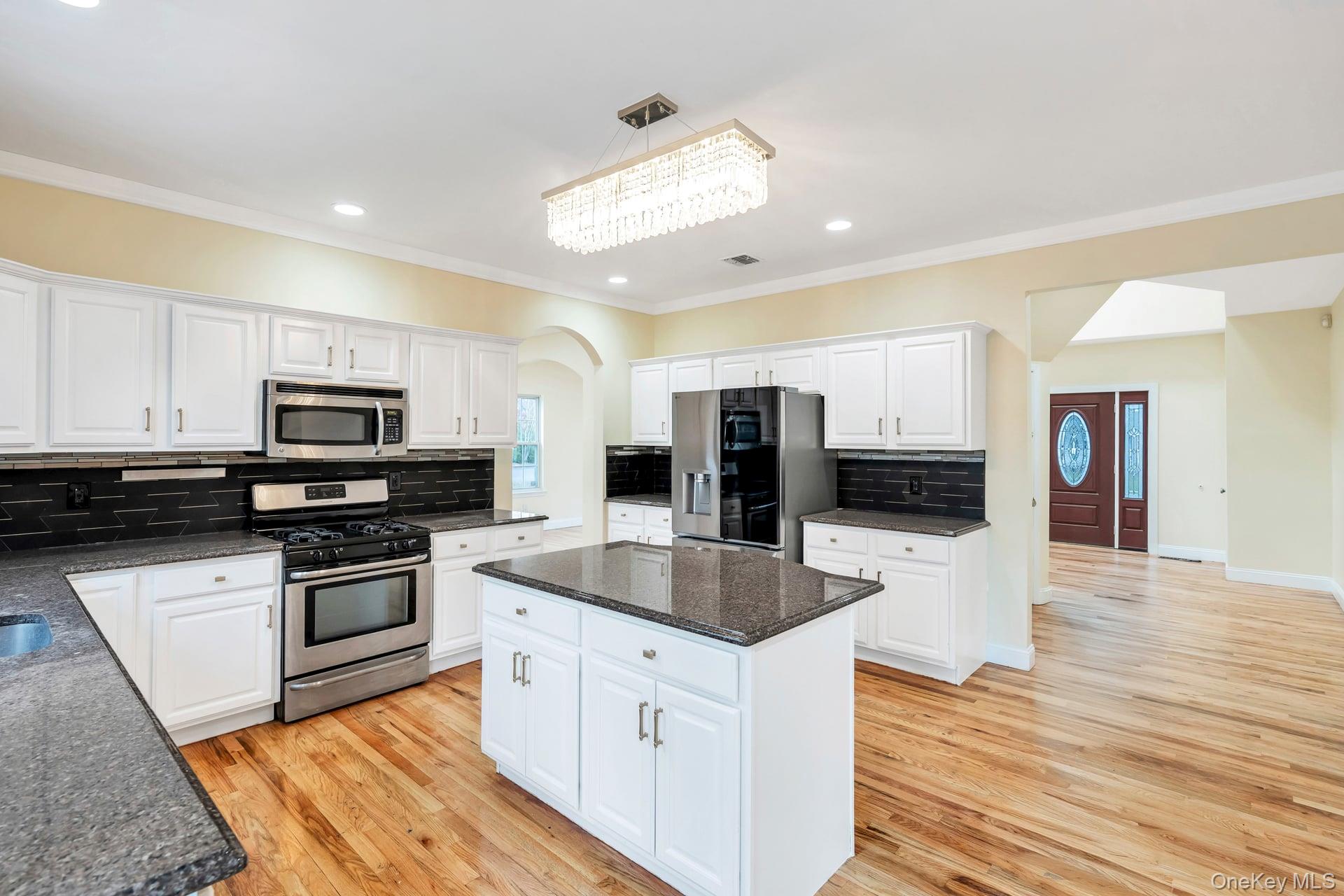 #18 photo, 1 Crystal Court, सफ़ोक काउंटी Smithtown , NY 11787