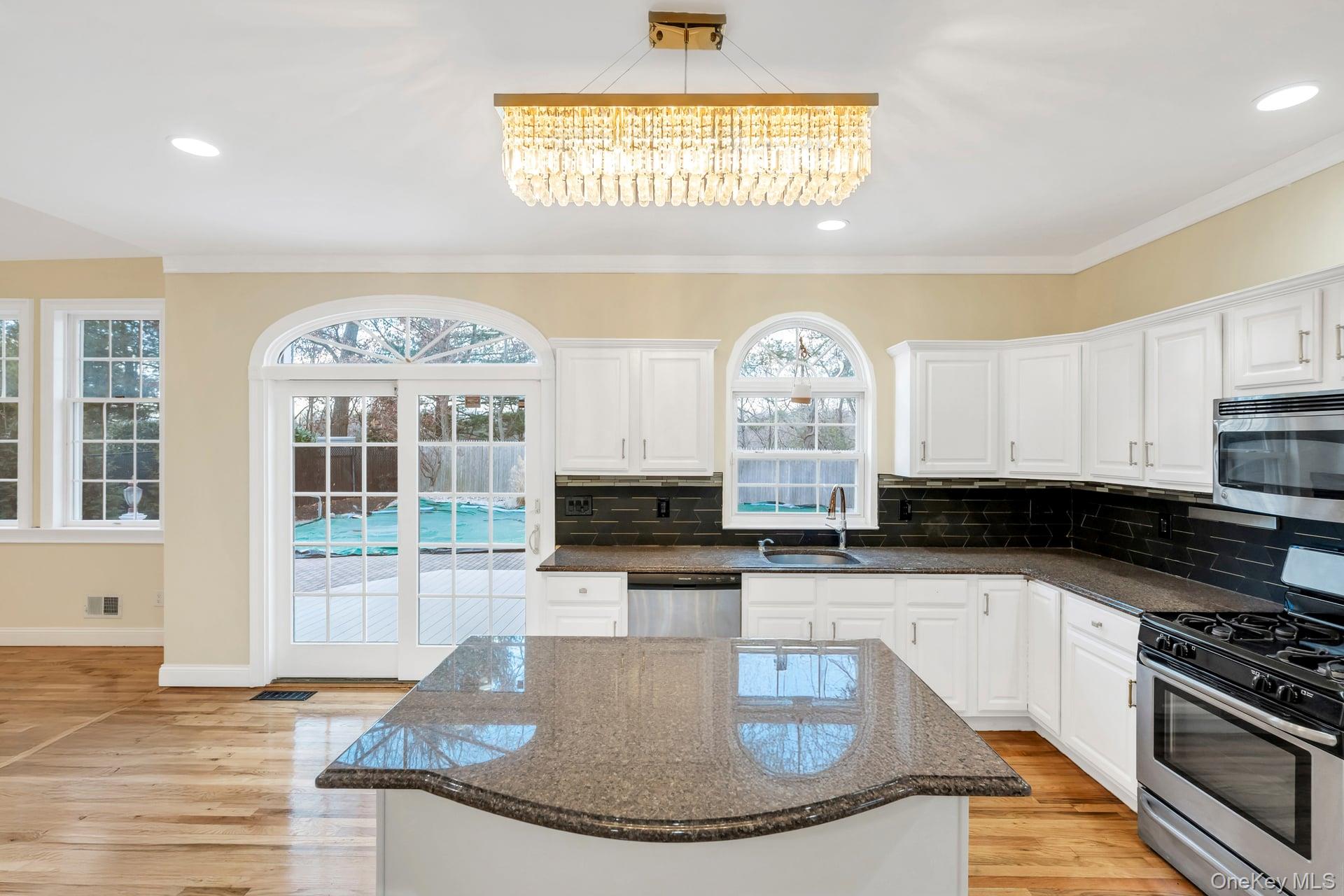 #20 photo, 1 Crystal Court, सफ़ोक काउंटी Smithtown , NY 11787