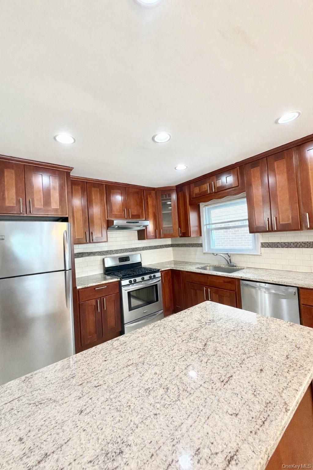 #1 photo, 15-63 Murray Street, कुईंस Whitestone , NY 11357