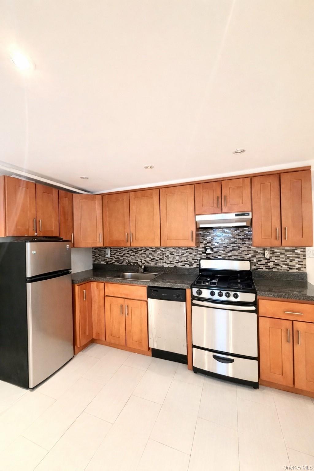 #8 photo, 15-63 Murray Street, कुईंस Whitestone , NY 11357