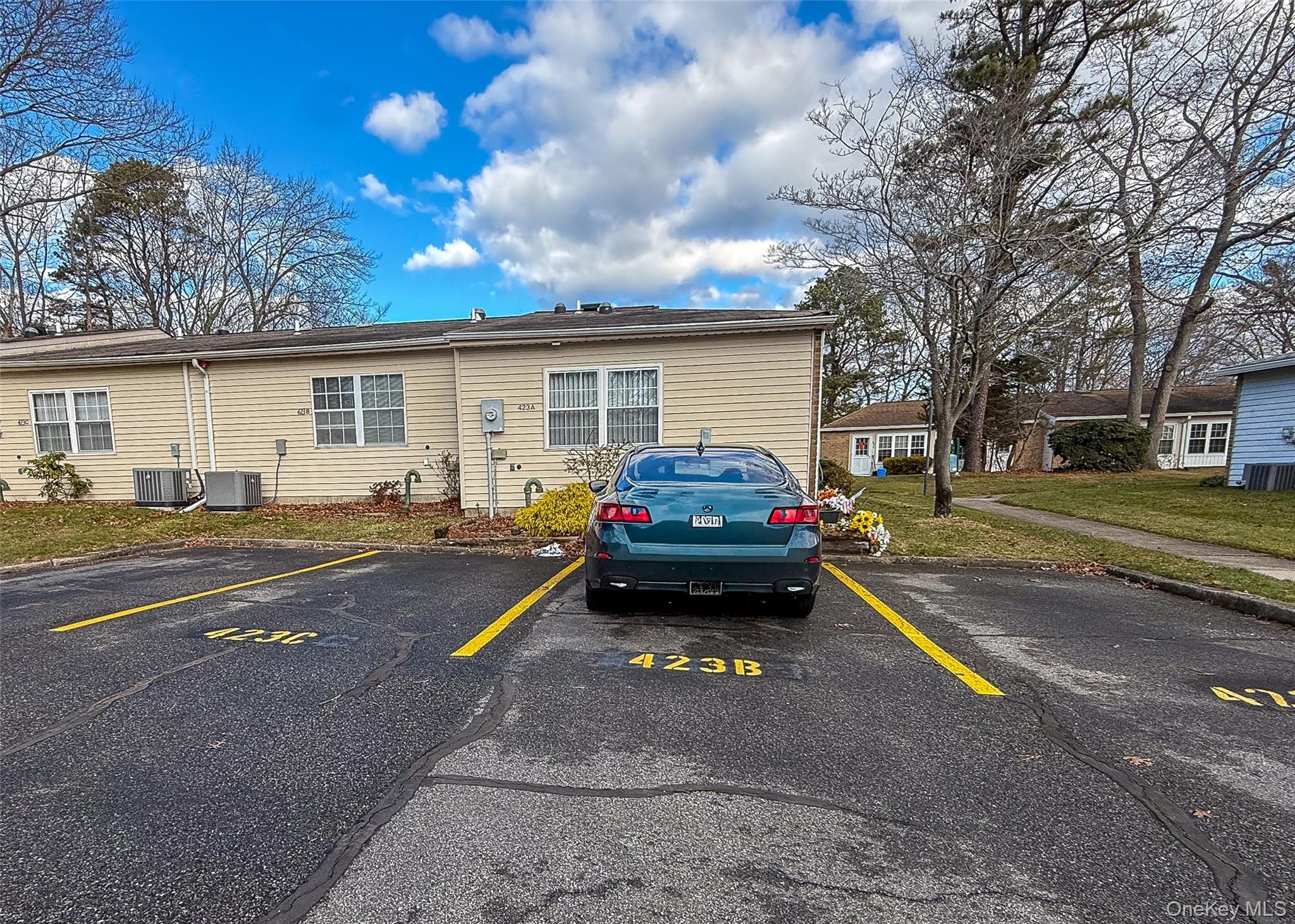 #12 photo, 423 Woodbridge Drive, सफ़ोक काउंटी Ridge , NY 11961