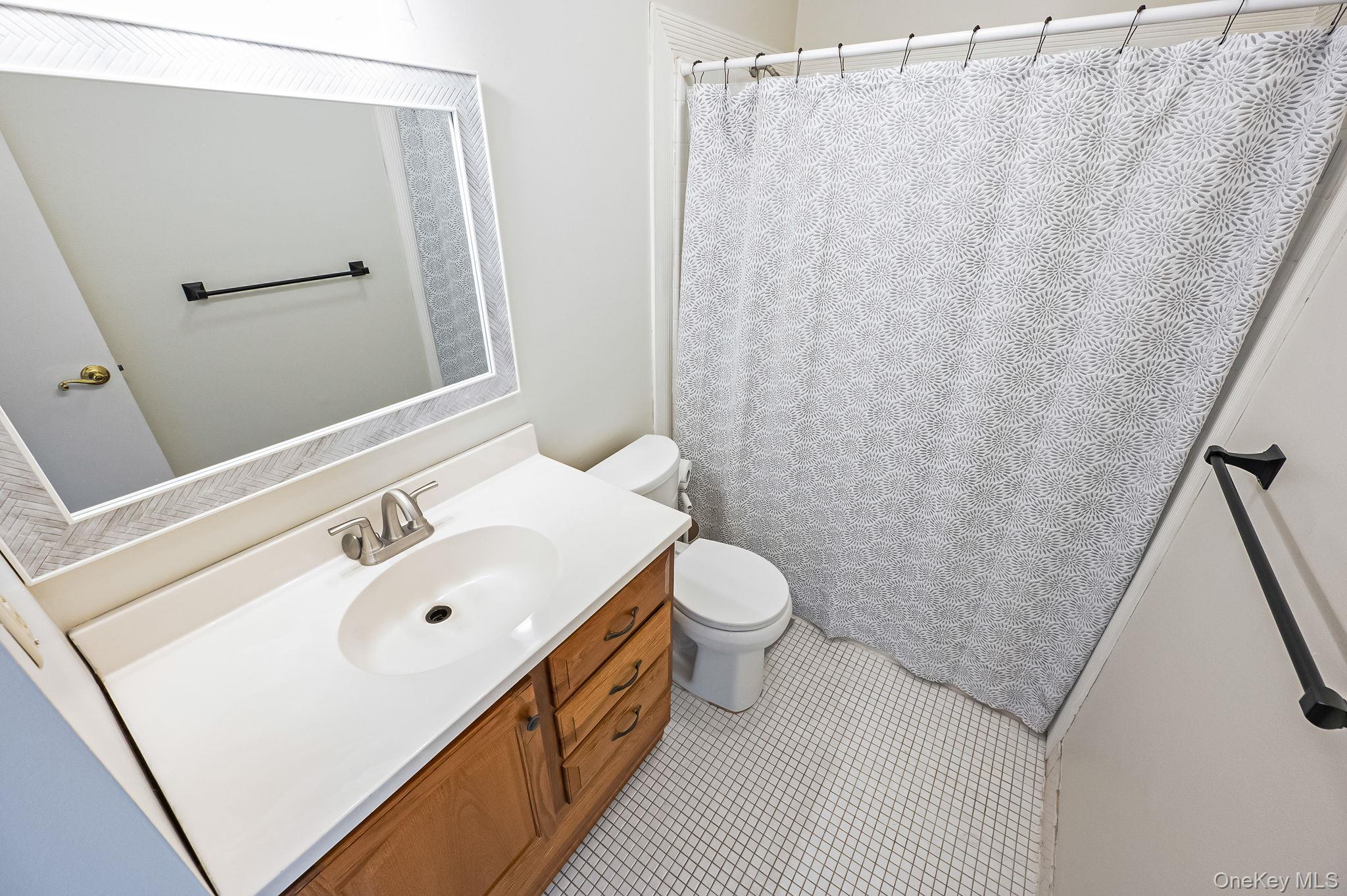 #19 photo, 423 Woodbridge Drive, Ridge , NY 11961