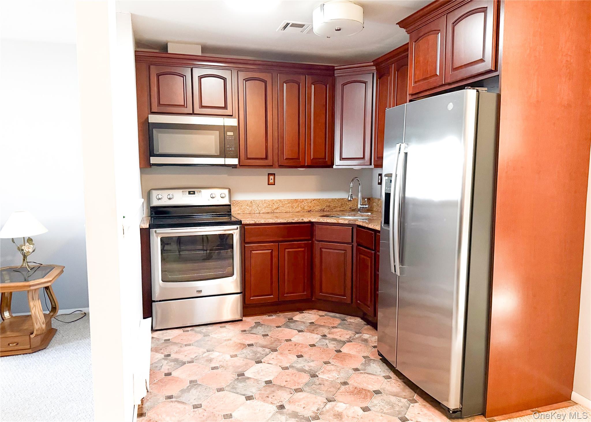 #5 photo, 423 Woodbridge Drive, सफ़ोक काउंटी Ridge , NY 11961