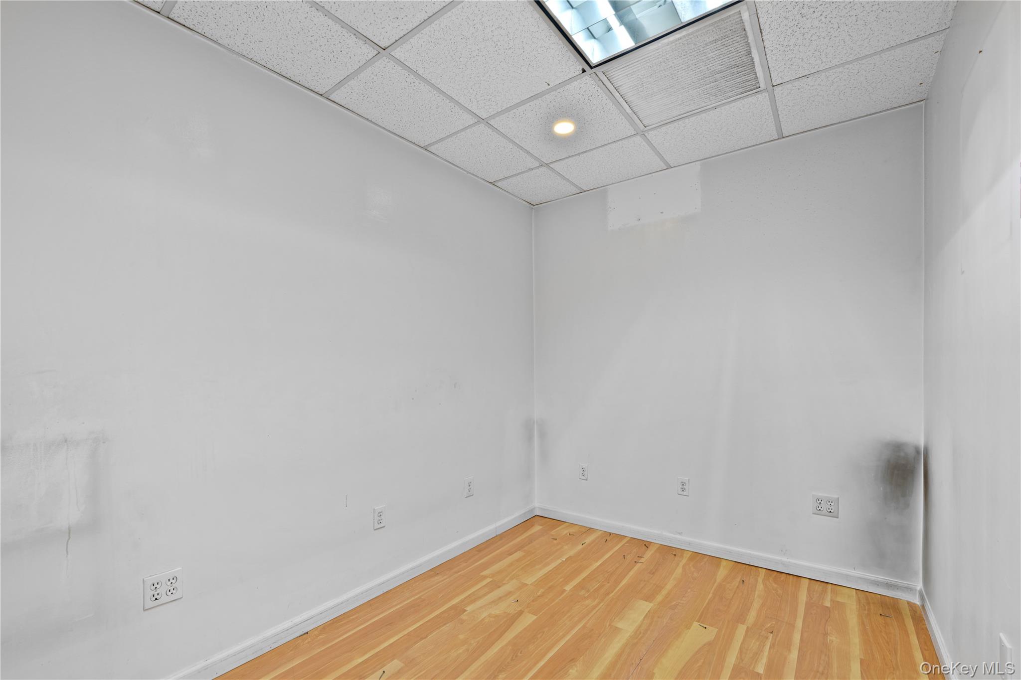 #13 photo, 41-60 Main Street, קווינס Flushing , NY 11355