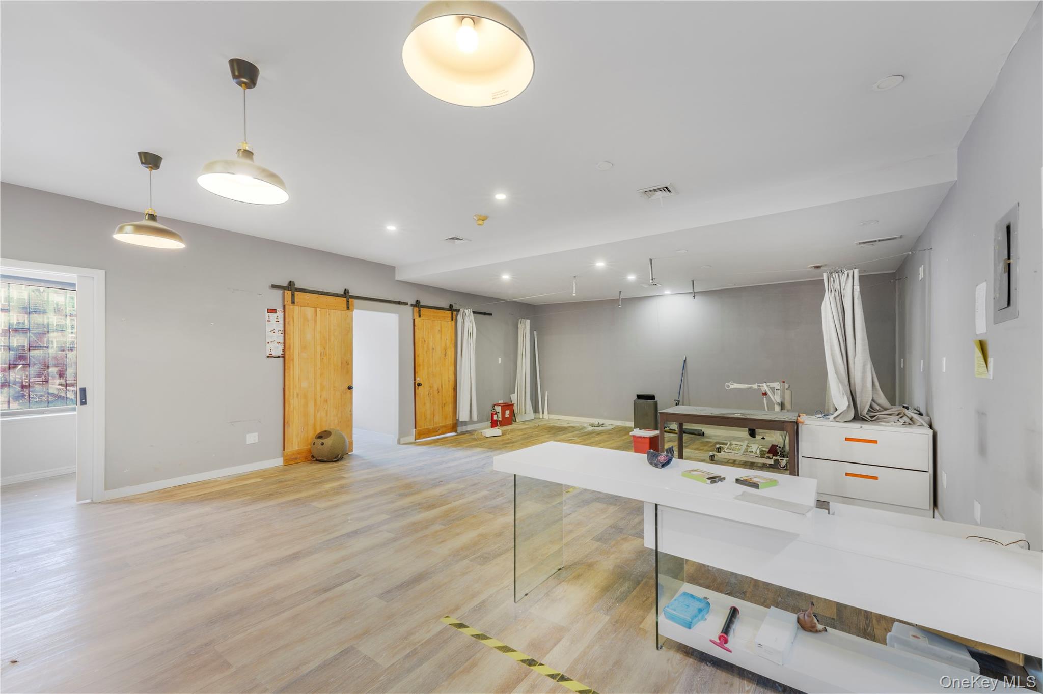 #2 photo, 41-60 Main Street, קווינס Flushing , NY 11355