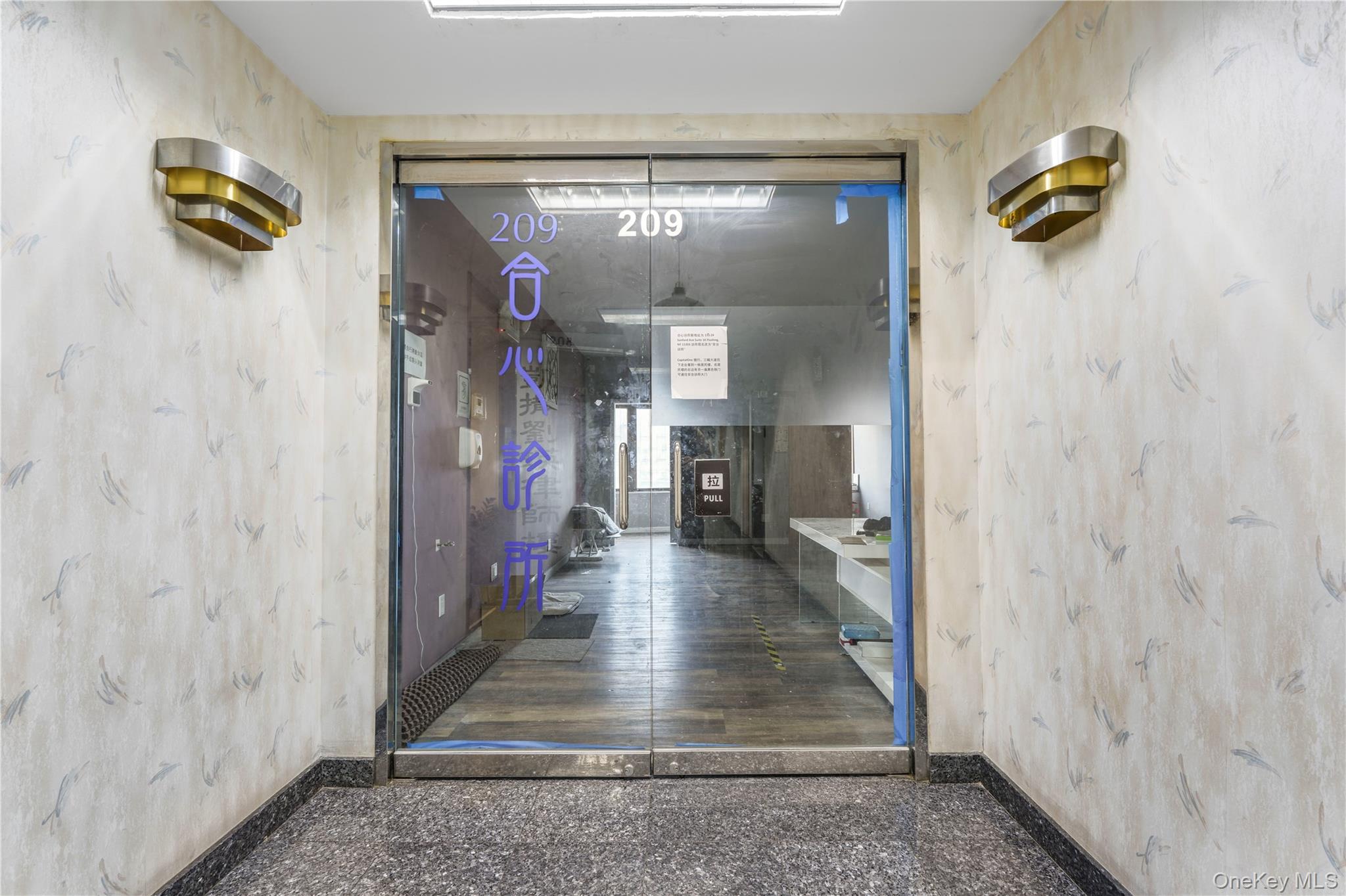 #4 photo, 41-60 Main Street, קווינס Flushing , NY 11355