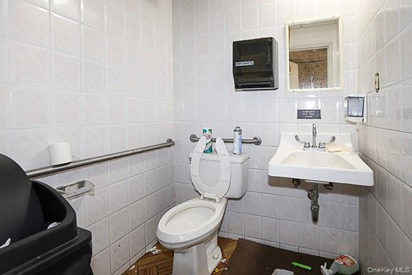 #10 photo, 109-15 Rockaway Boulevard, קווינס South Ozone Park , NY 11420