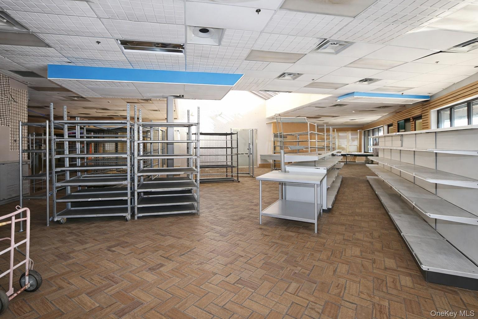 #7 photo, 109-15 Rockaway Boulevard, קווינס South Ozone Park , NY 11420