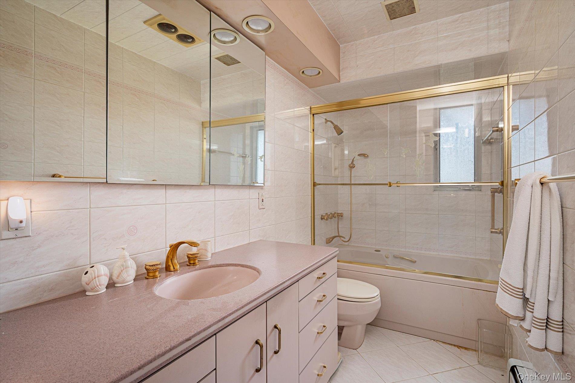 #12 photo, 285 Southwood Circle, Нассау ‖ Syosset , NY 11791