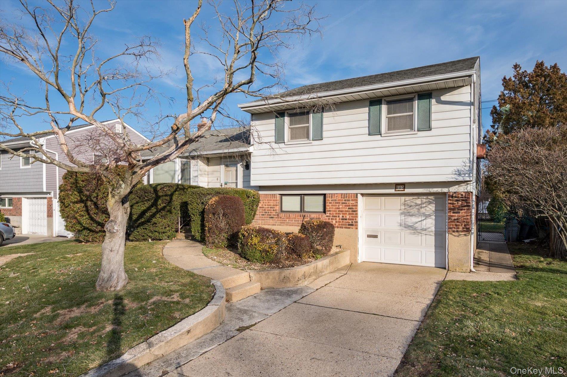 #2 photo, 285 Southwood Circle, Нассау ‖ Syosset , NY 11791