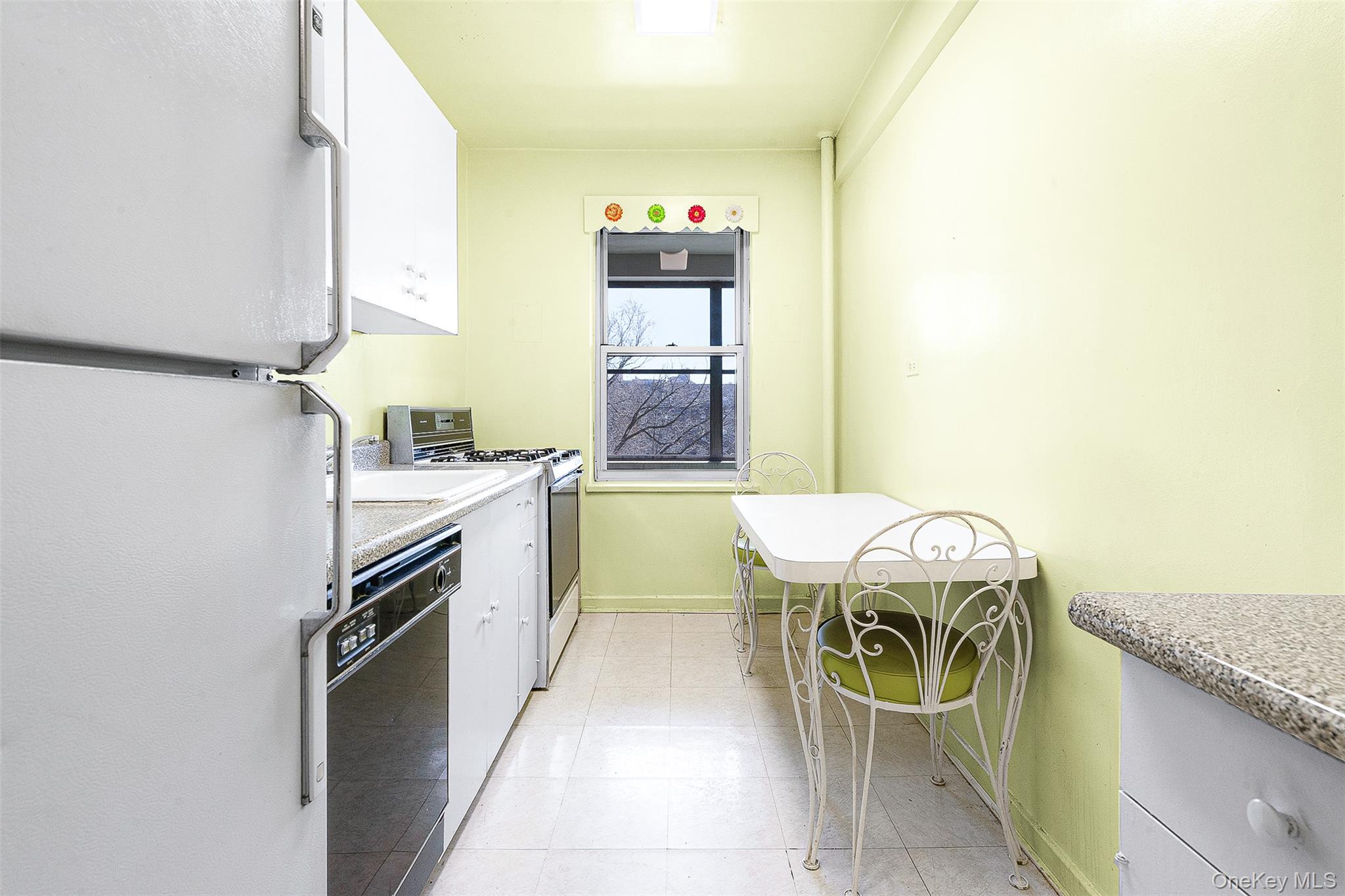 #13 photo, 67-66 108th Street, Куинс ‖ Forest Hills , NY 11375