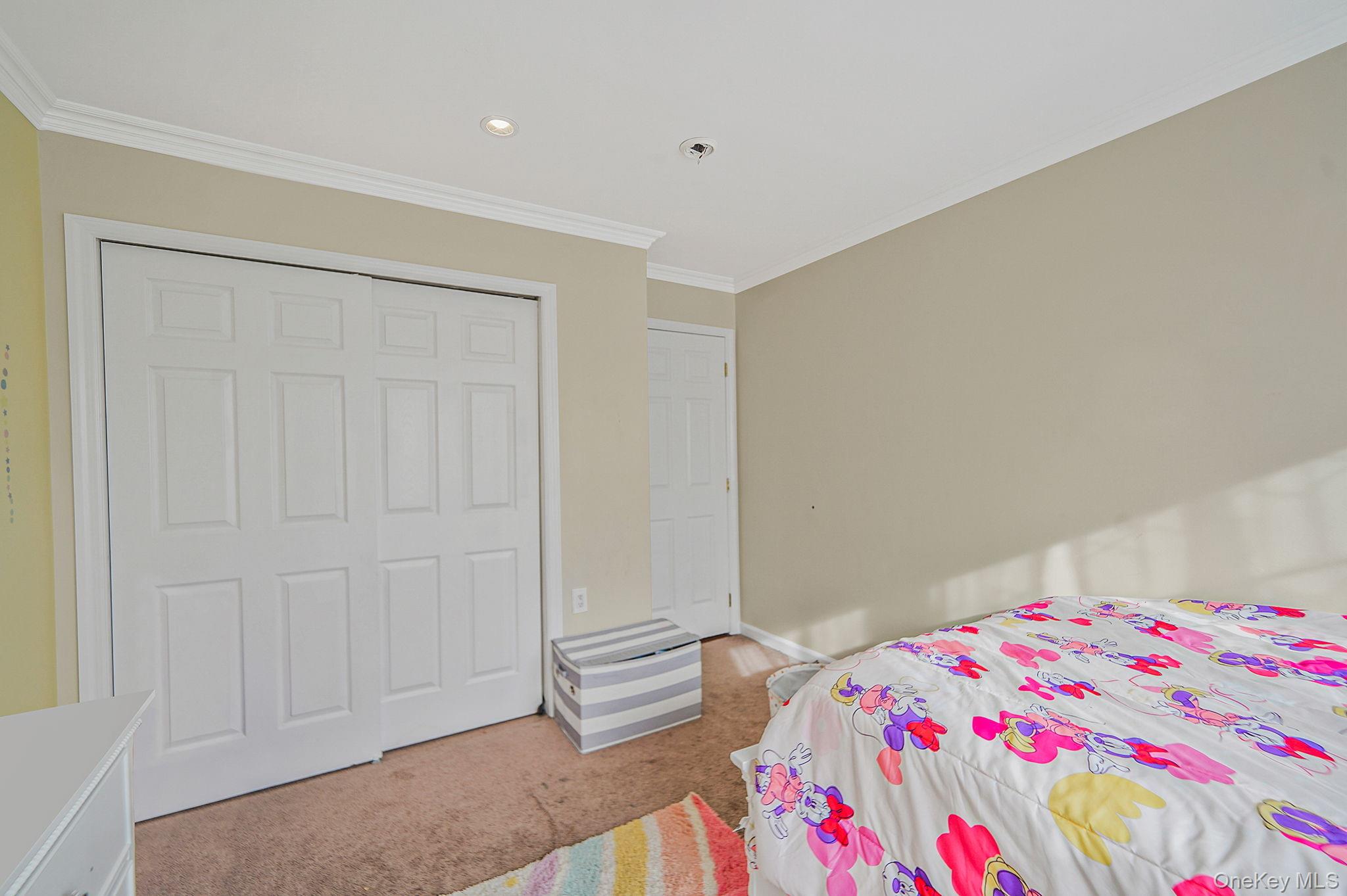 #17 photo, 31 Southaven Avenue, सफ़ोक काउंटी Mastic , NY 11950