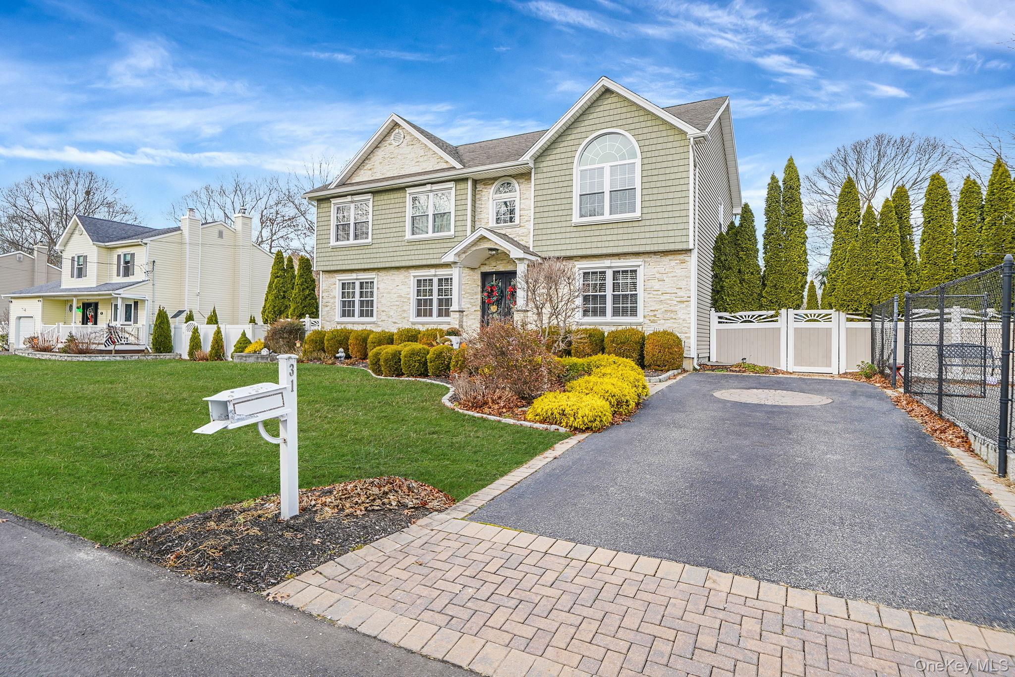 #2 photo, 31 Southaven Avenue, सफ़ोक काउंटी Mastic , NY 11950