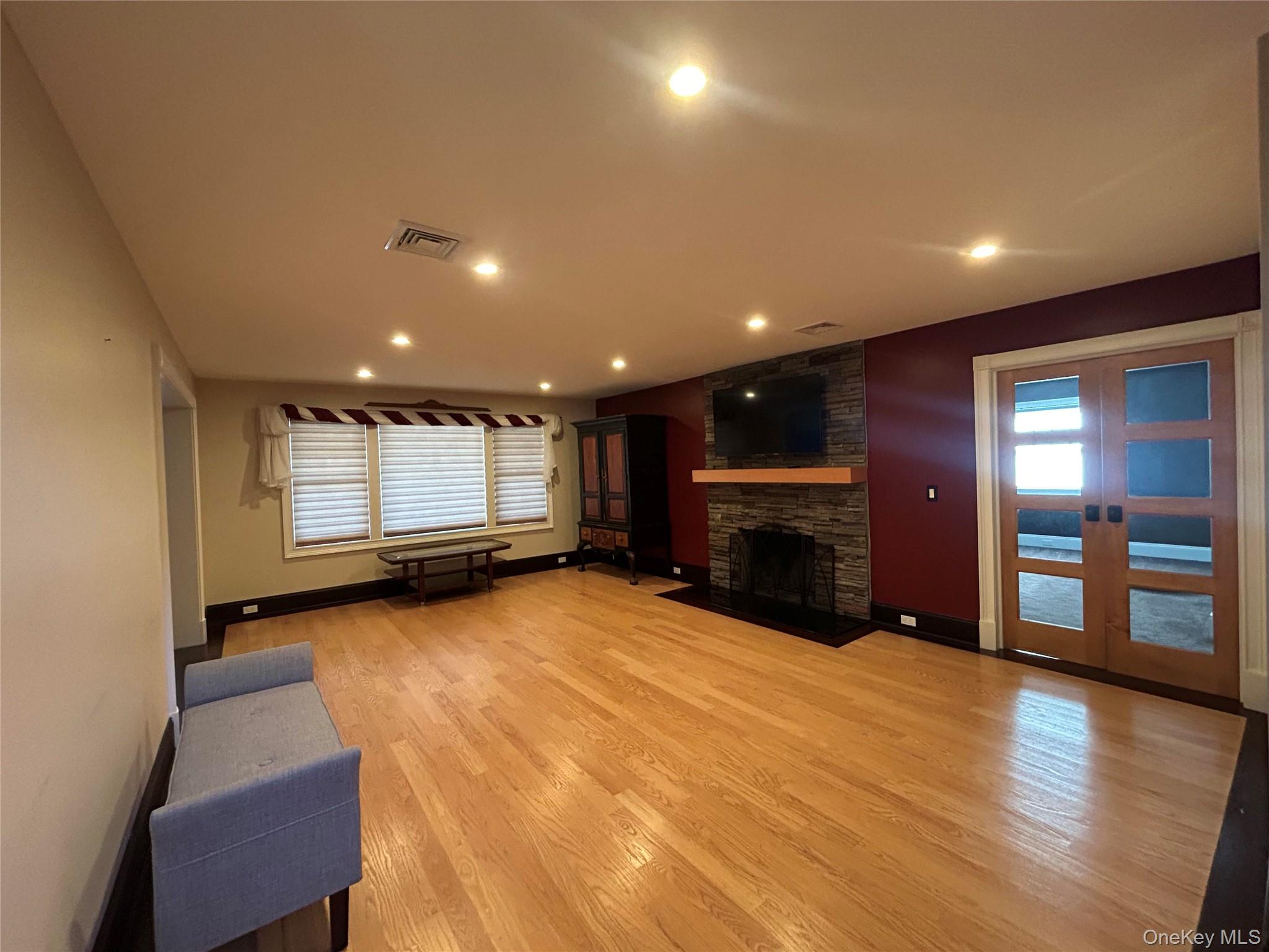 #18 photo, 183 Tahlulah Lane, सफ़ोक काउंटी West Islip , NY 11795