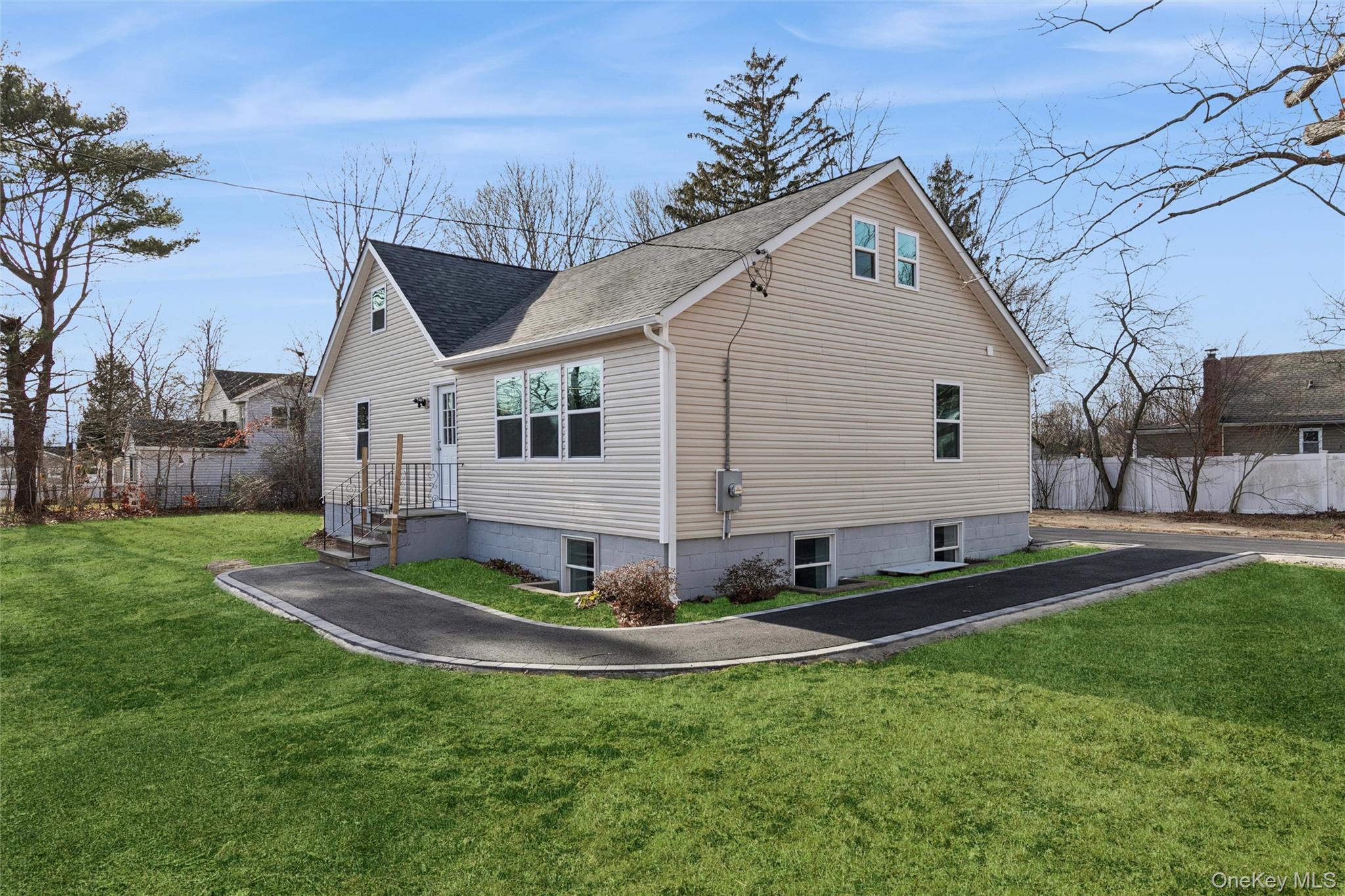 #2 photo, 232 Berkshire Drive, Саффолк ‖ Farmingville , NY 11738