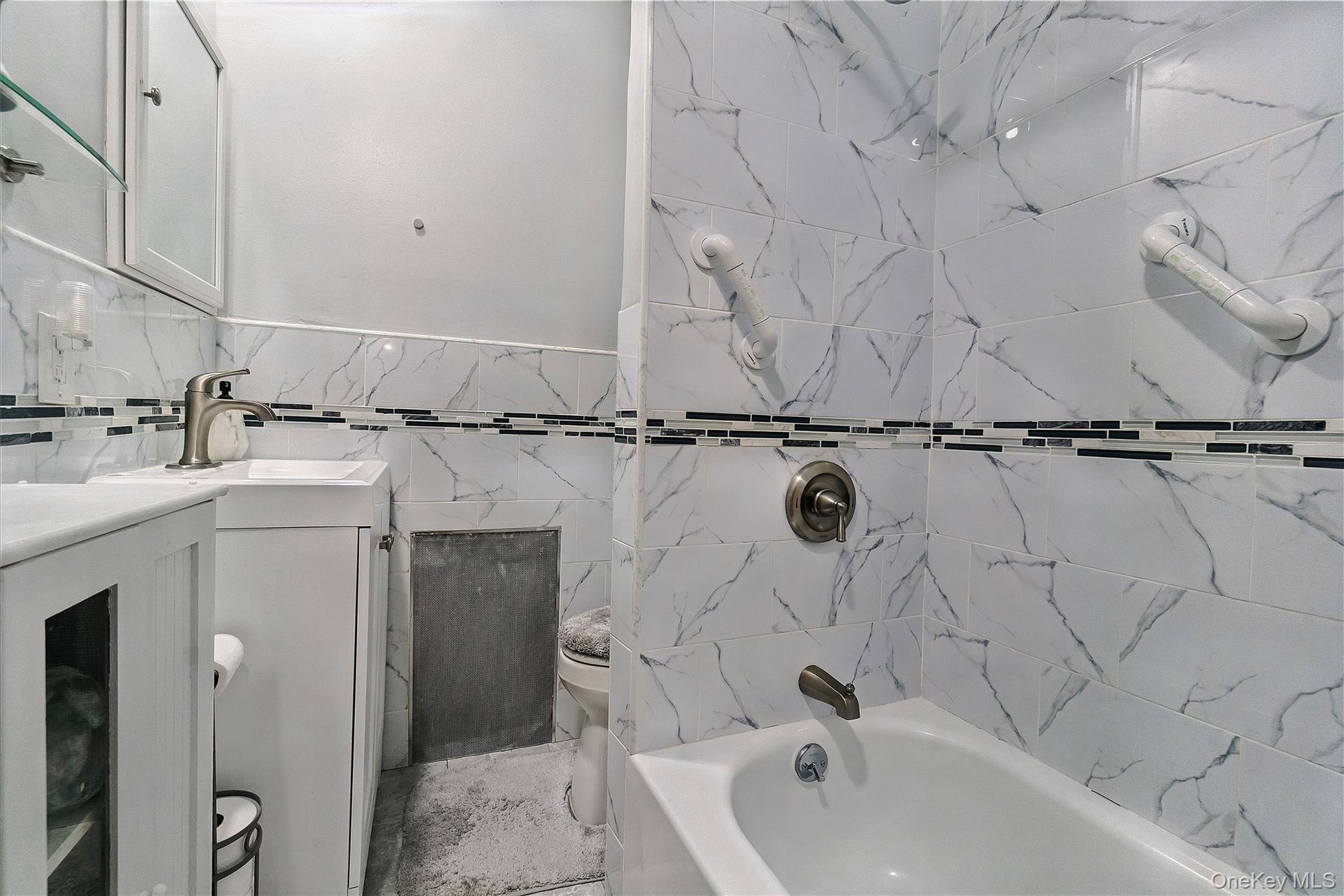 #7 photo, 230 E 42nd Street, Бруклин ‖ Brooklyn , NY 11203