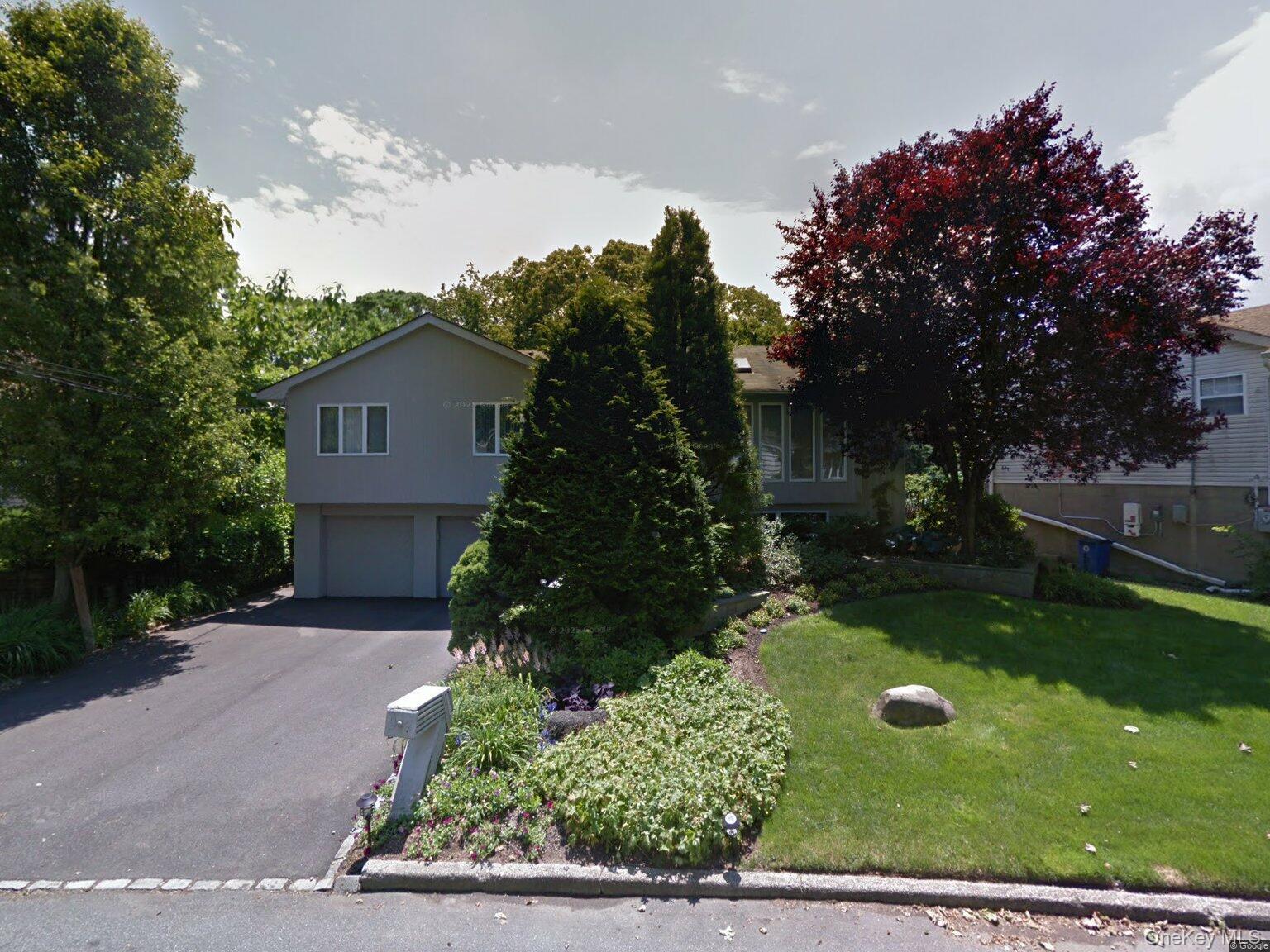 #1 photo, 22 Pickwick Hill Drive, सफ़ोक काउंटी Huntington Station , NY 11746