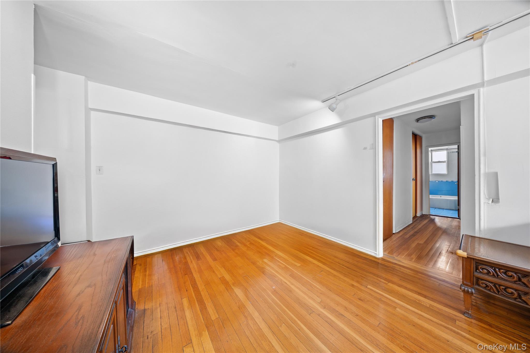 #6 photo, 105-25 67th Road, Forest Hills , NY 11375