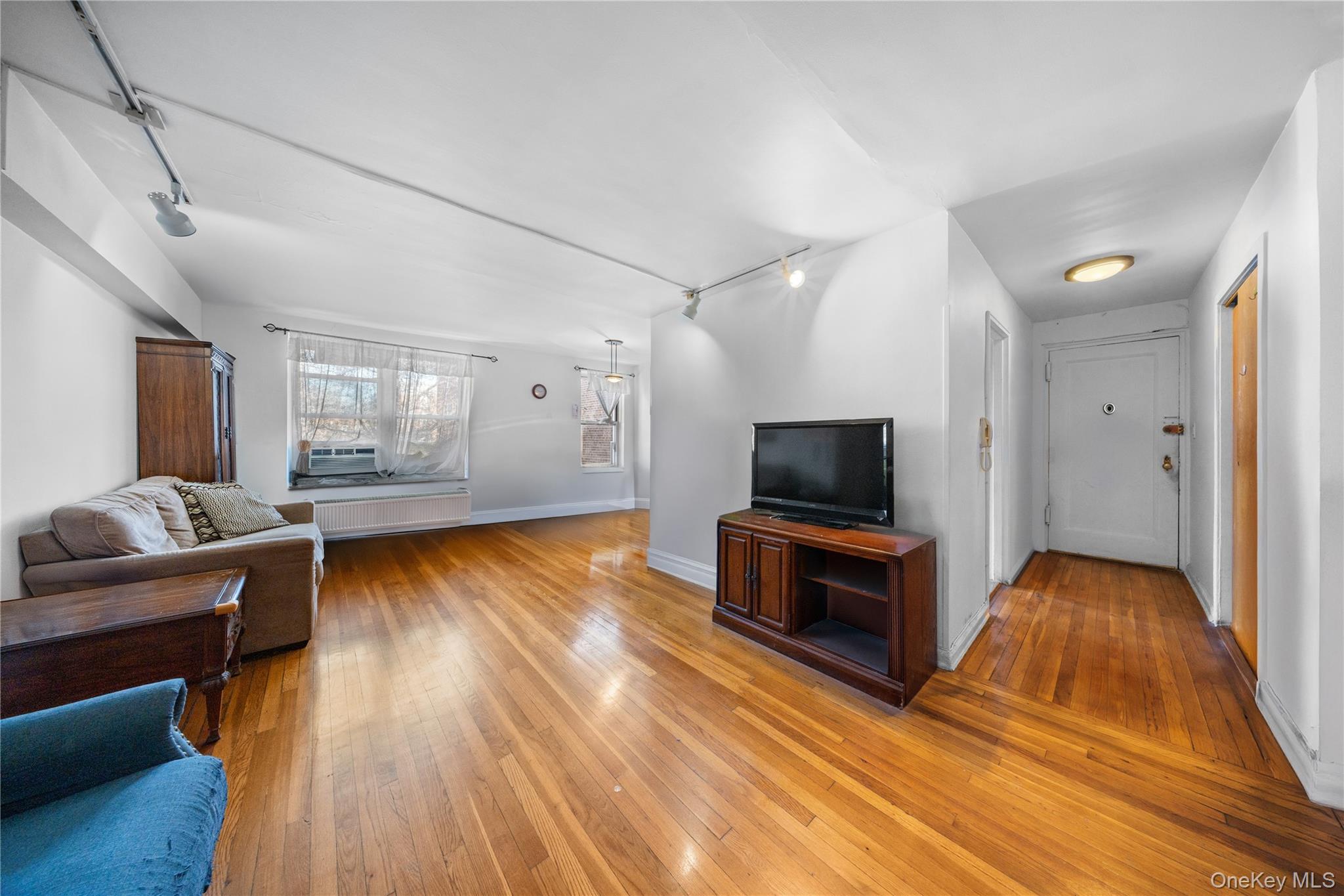 #7 photo, 105-25 67th Road, Forest Hills , NY 11375