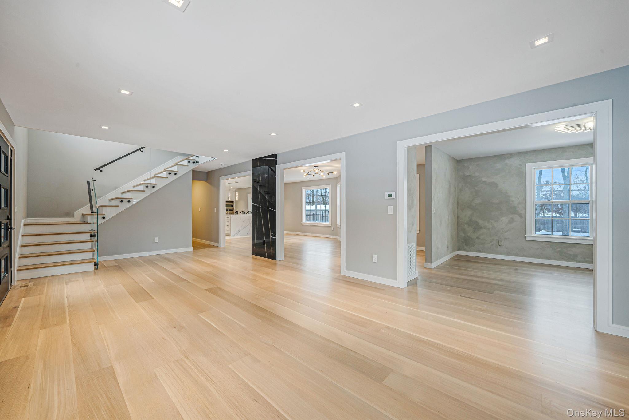 #5 photo, 7 Sander Court, Саффолк ‖ Middle Island , NY 11953