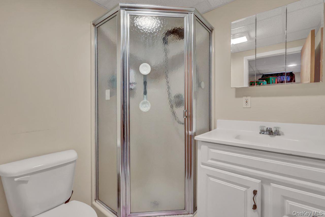 #19 photo, 10 Eastport Manor Road, Eastport , NY 11941