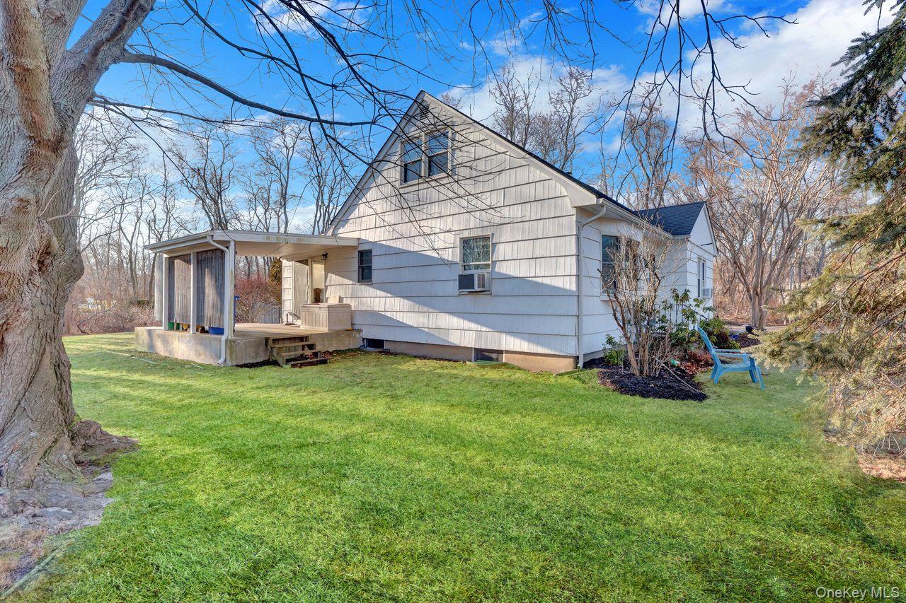 #20 photo, 10 Eastport Manor Road, Eastport , NY 11941